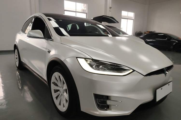 Used Tesla Model X 2019 Long-Range Version Front Right 45 Deg