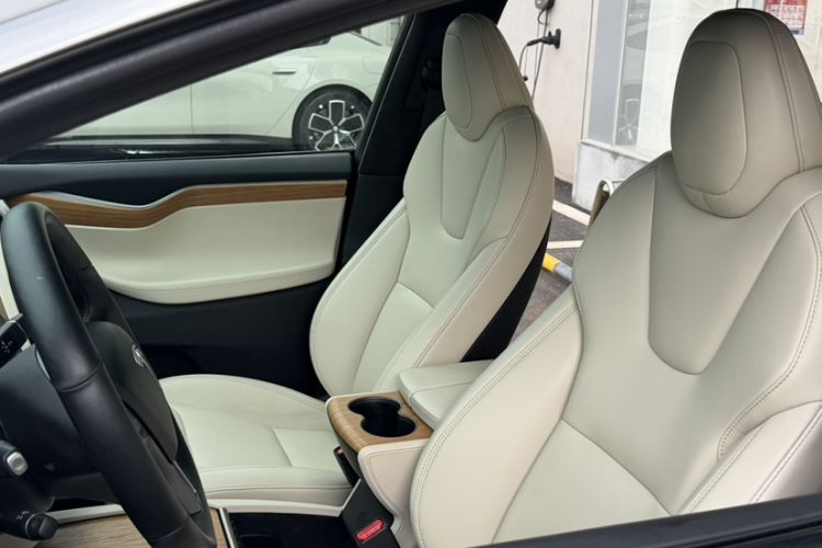 Used Tesla Model X 2019 Long-Range Version Interior 1