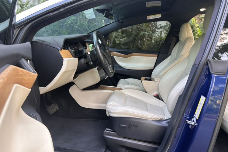 Used Tesla Model X 2019 Long-Range Version Interior 14