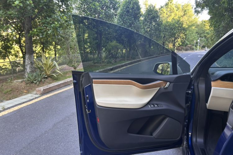 Used Tesla Model X 2019 Long-Range Version Interior 15