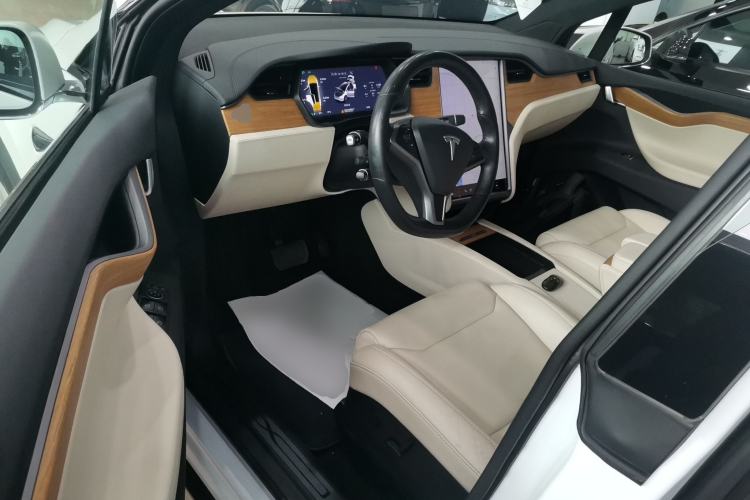 Used Tesla Model X 2019 Long-Range Version Interior 3