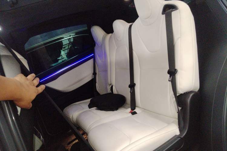 Used Tesla Model X 2019 Long-Range Version Interior 4