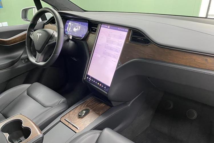 Used Tesla Model X 2019 Long-Range Version Interior 4
