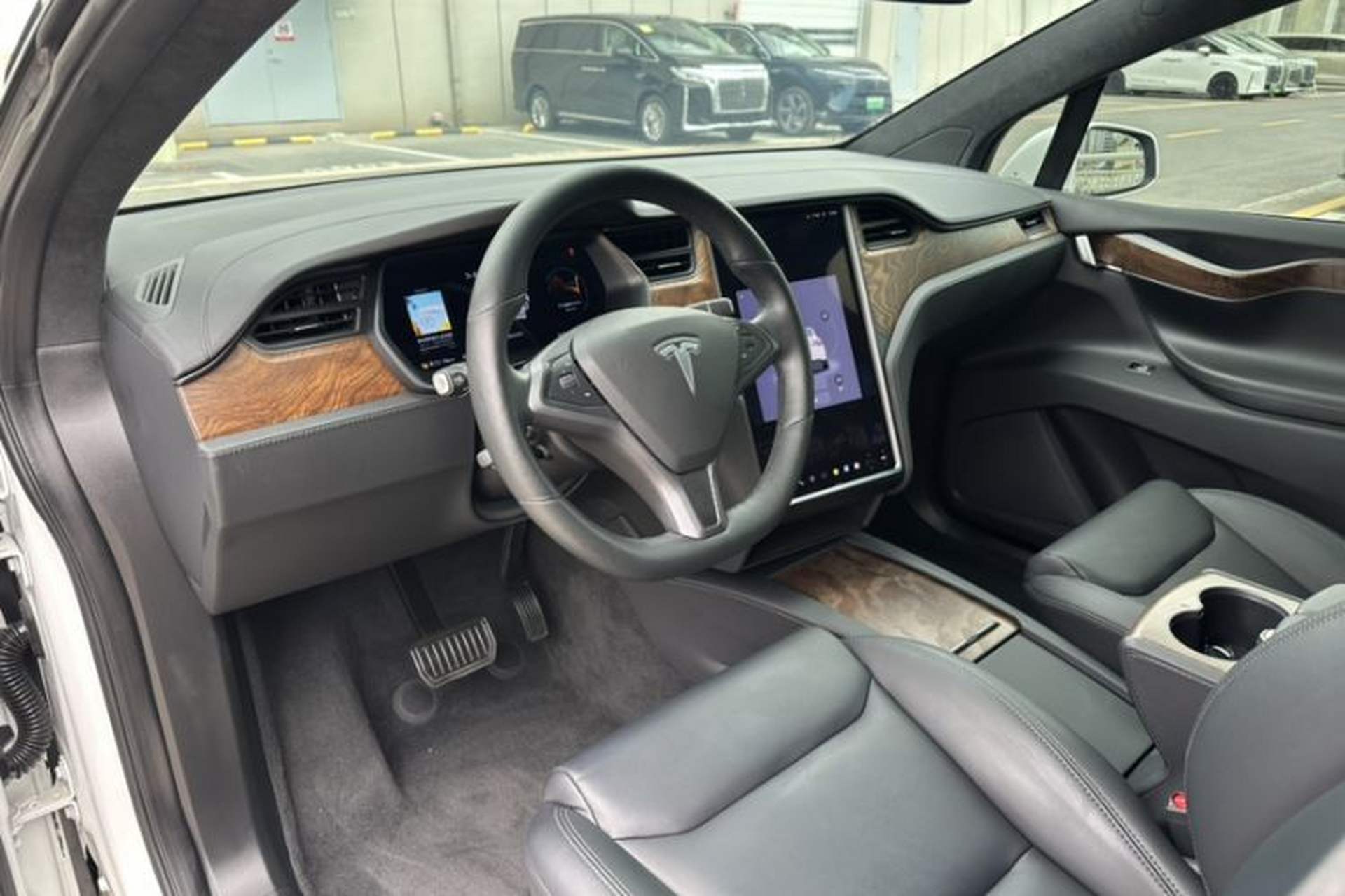 Used Tesla Model X 2019 Long-Range Version Interior 4