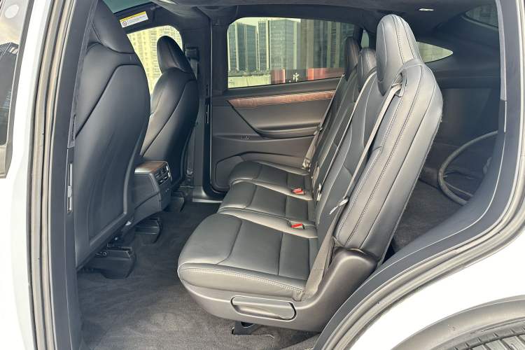 Used Tesla Model X 2019 Long-Range Version Interior 4