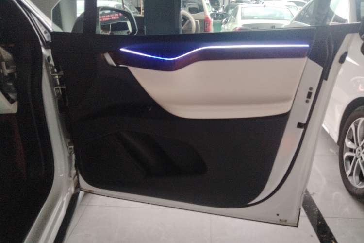 Used Tesla Model X 2019 Long-Range Version Interior 5