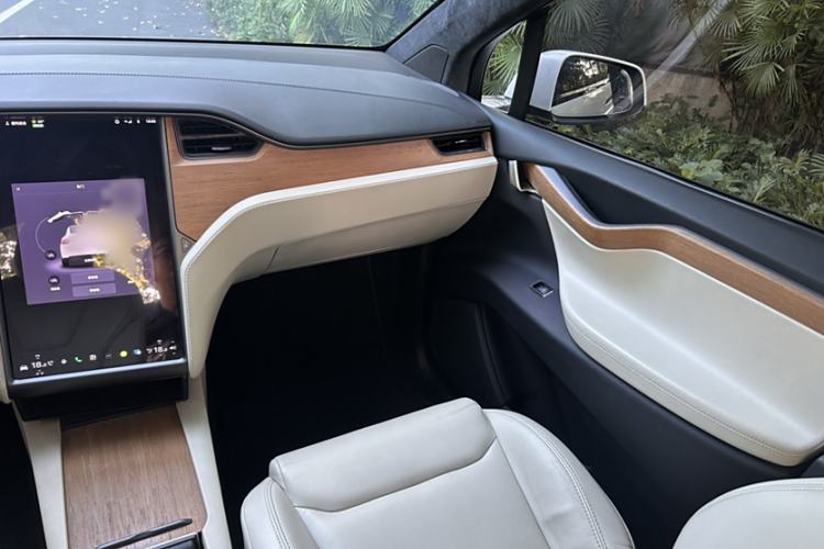 Used Tesla Model X 2019 Long-Range Version Interior 6