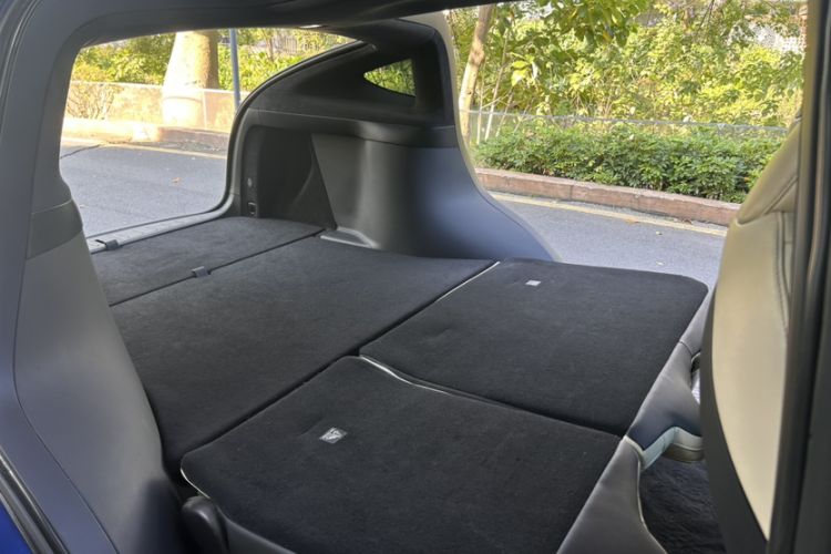 Used Tesla Model X 2019 Long-Range Version Interior 8