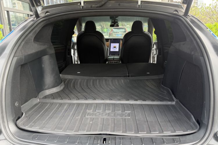 Used Tesla Model X 2019 Long-Range Version Interior 8