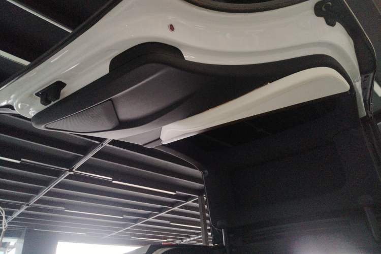 Used Tesla Model X 2019 Long-Range Version Interior 8