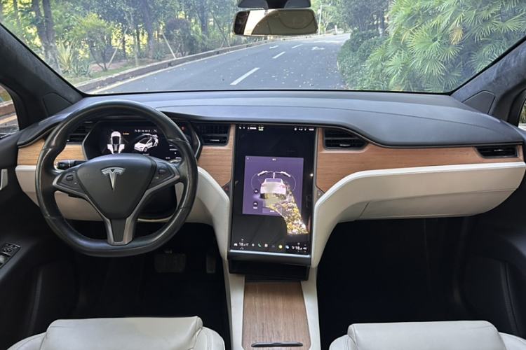 Used Tesla Model X 2019 Long-Range Version Interior 9