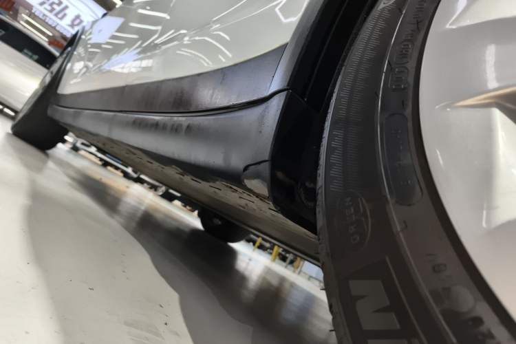 Used Tesla Model X 2019 Long-Range Version Left Side Sill