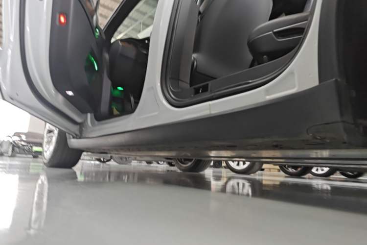 Used Tesla Model X 2019 Long-Range Version Left Side Sill