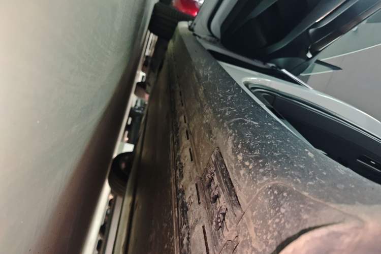 Used Tesla Model X 2019 Long-Range Version Left Side Sill
