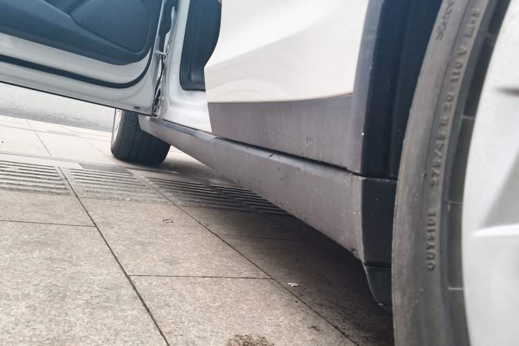 Used Tesla Model X 2019 Long-Range Version Left Side Sill
