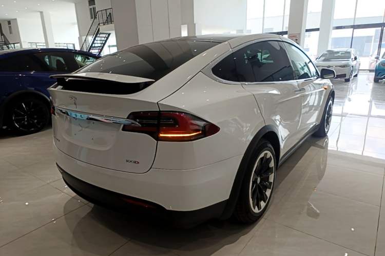 Used Tesla Model X 2019 Long-Range Version Rear Right 45 Deg