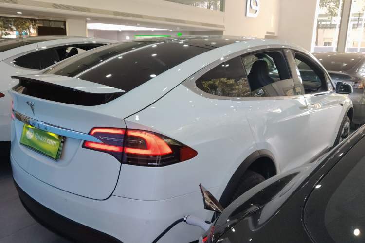 Used Tesla Model X 2019 Long-Range Version Rear Right 45 Deg
