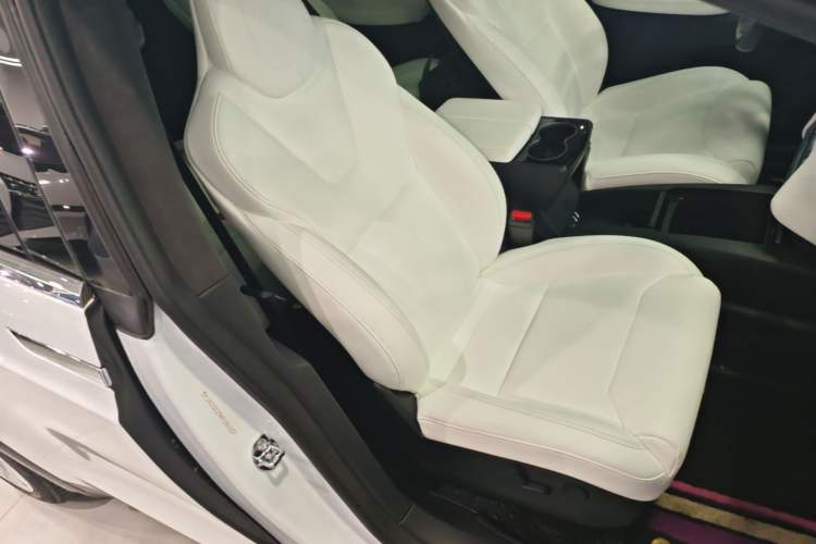 Used Tesla Model X 2019 Long-Range Version Right Front Seat