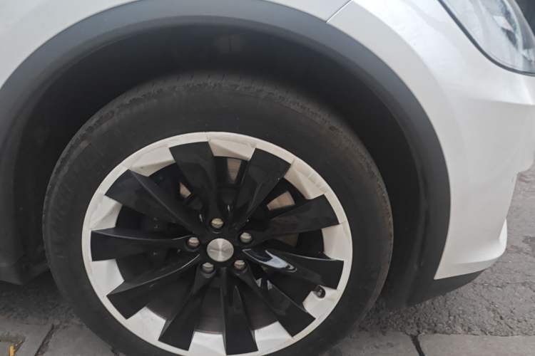 Used Tesla Model X 2019 Long-Range Version Right Front Wheel Hub