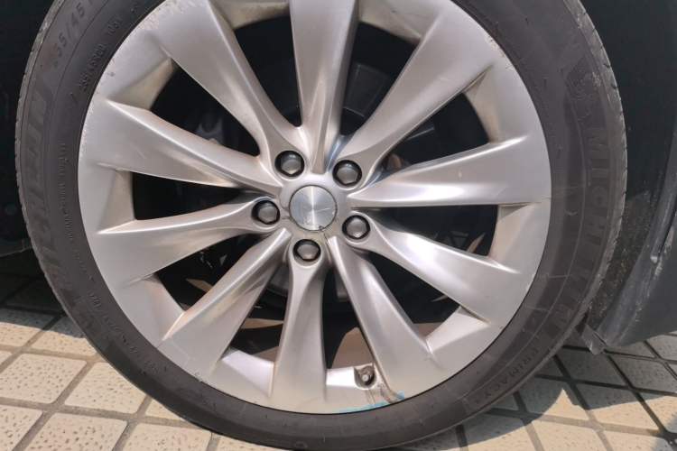 Used Tesla Model X 2019 Long-Range Version Right Front Wheel Hub