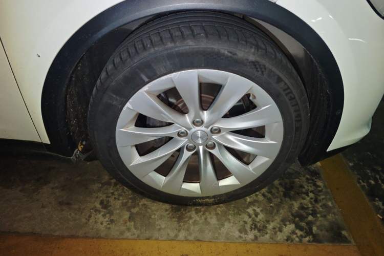 Used Tesla Model X 2019 Standard Range Version Right Front Wheel Hub