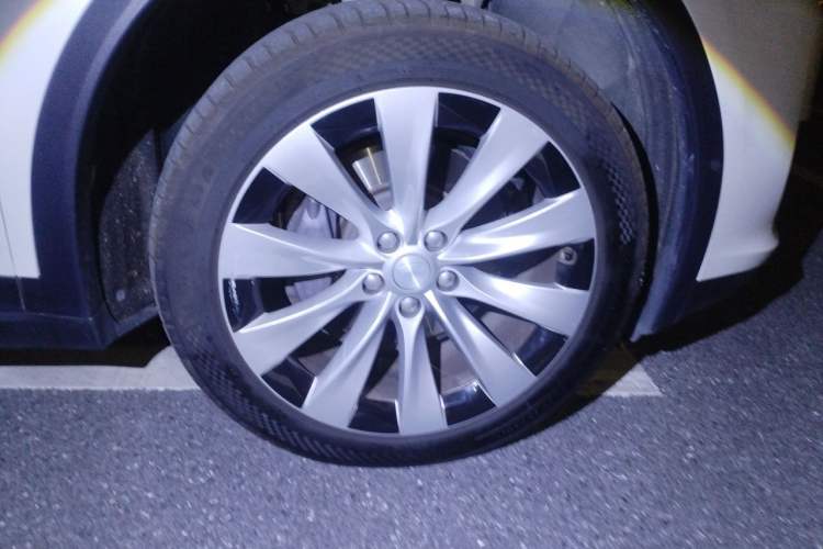 Used Tesla Model X 2019 Long-Range Version Right Front Wheel Hub