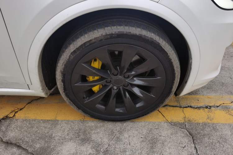 Used Tesla Model X 2019 Long-Range Version Right Front Wheel Hub