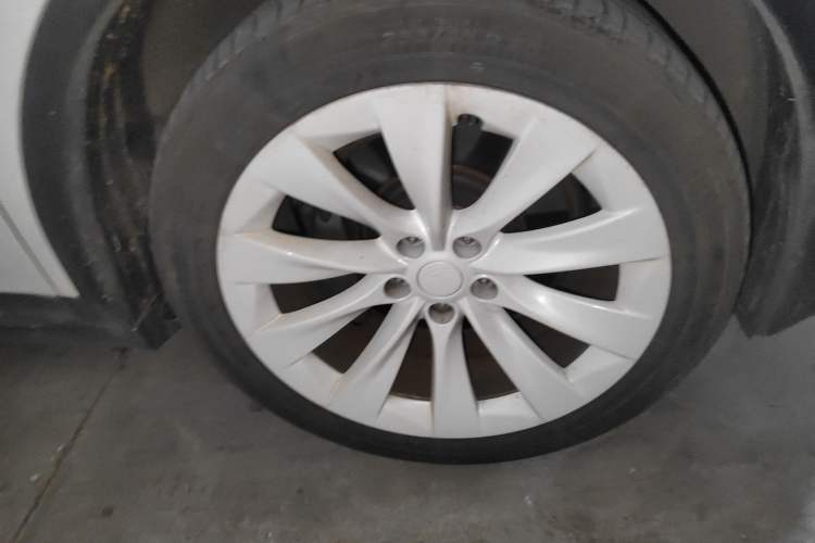 Used Tesla Model X 2019 Long-Range Version Right Front Wheel Hub