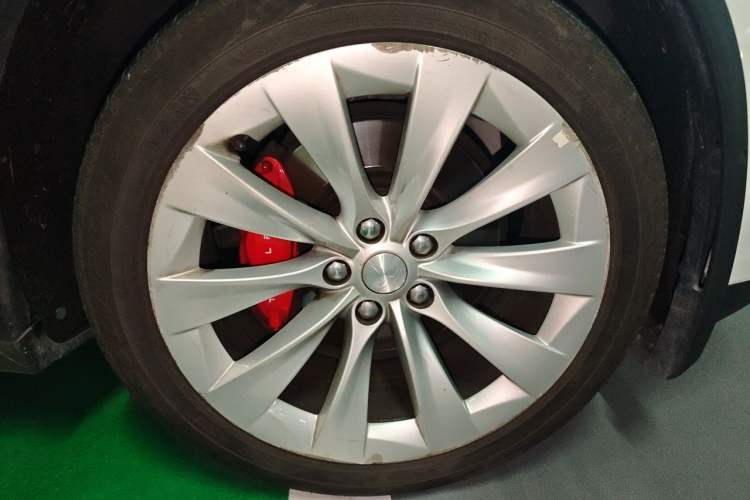 Used Tesla Model X 2019 Performance High-Performance Edition Right Front Wheel Hub