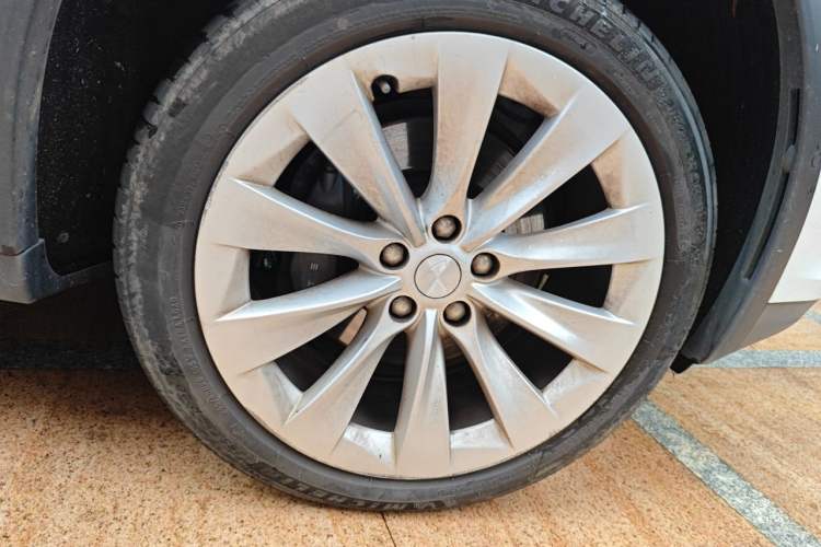 Used Tesla Model X 2019 Long-Range Version Right Front Wheel Hub