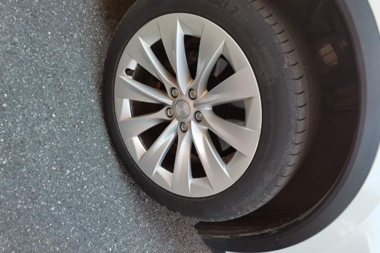 Used Tesla Model X 2019 Long-Range Version Right Front Wheel Hub