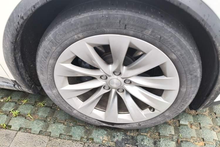 Used Tesla Model X 2019 Long-Range Version Right Front Wheel Hub