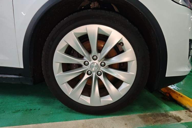 Used Tesla Model X 2019 Long-Range Version Right Front Wheel Hub