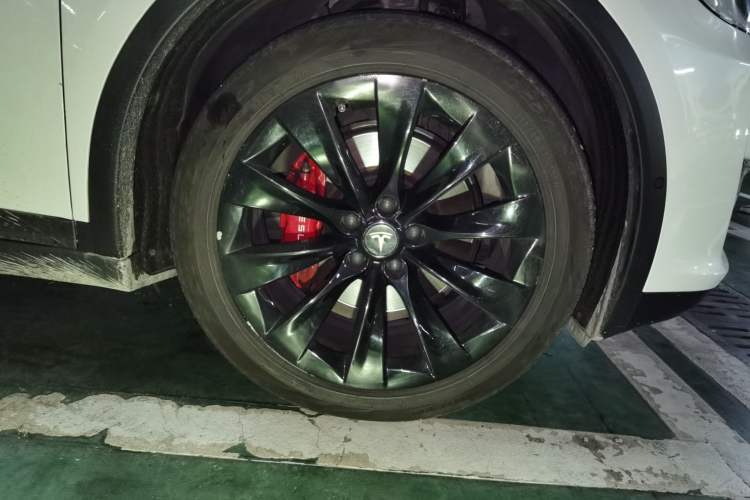 Used Tesla Model X 2019 Long-Range Version Right Front Wheel Hub