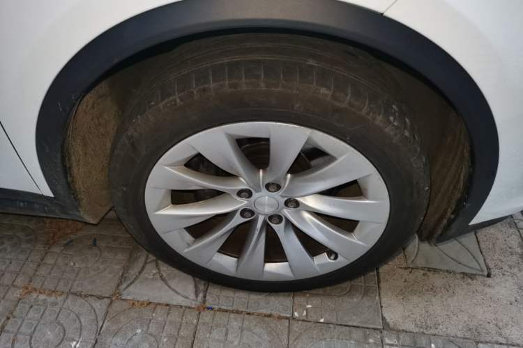 Used Tesla Model X 2019 Long-Range Version Right Front Wheel Hub