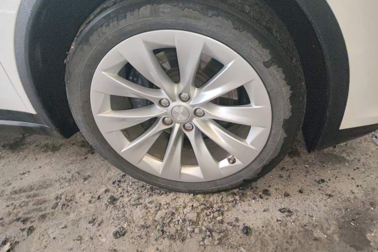 Used Tesla Model X 2019 Long-Range Version Right Front Wheel Hub