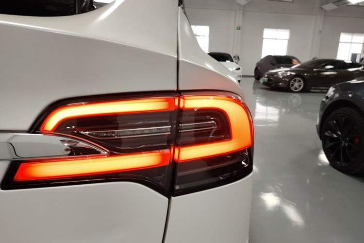 Used Tesla Model X 2019 Long-Range Version Right Rear Taillight