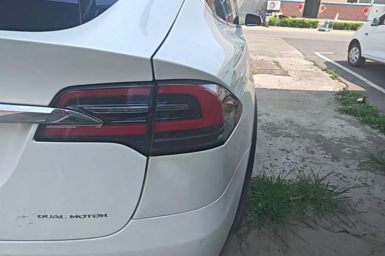 Used Tesla Model X 2019 Long-Range Version Right Rear Taillight