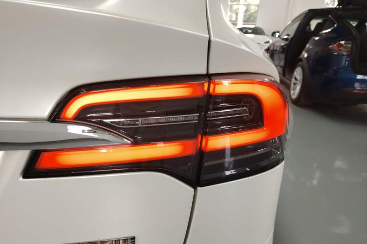 Used Tesla Model X 2019 Long-Range Version Right Rear Taillight