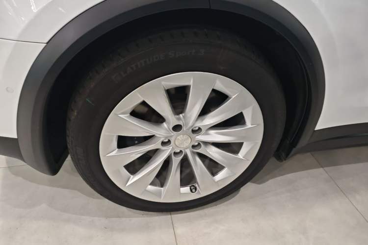 Used Tesla Model X 2019 Long-Range Version Right Rear Wheel Hub