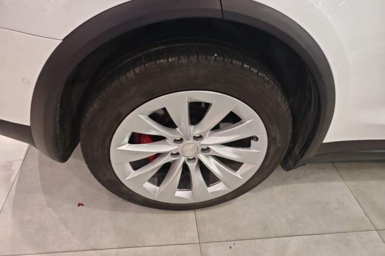 Used Tesla Model X 2019 Performance High-Performance Edition Right Rear Wheel Hub