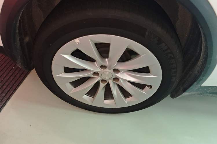 Used Tesla Model X 2019 Long-Range Version Right Rear Wheel Hub