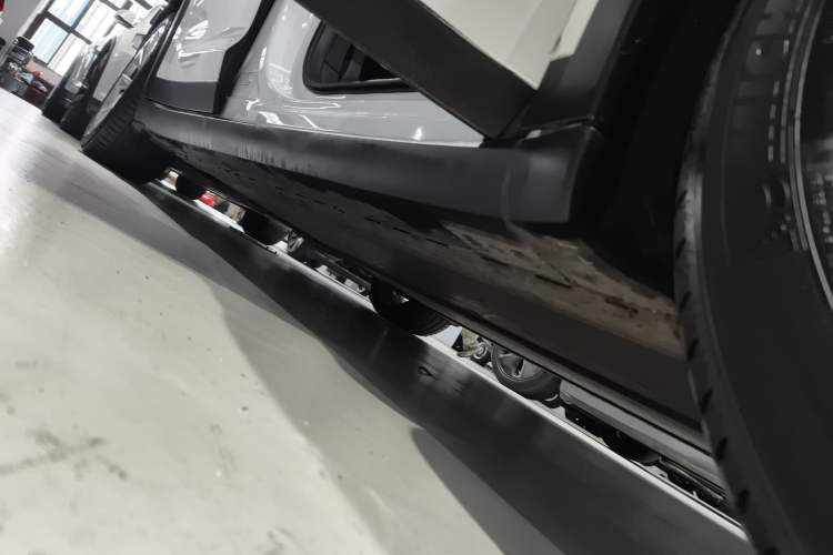 Used Tesla Model X 2019 Long-Range Version Right Side Sill