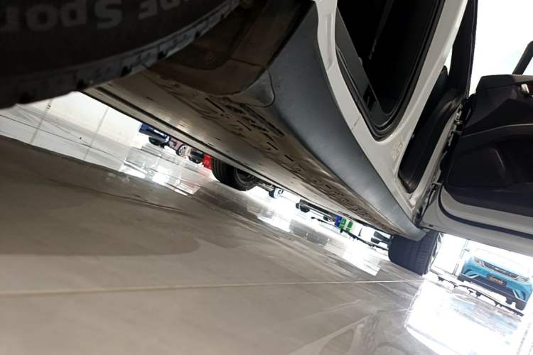 Used Tesla Model X 2019 Long-Range Version Right Side Sill