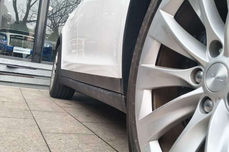 Used Tesla Model X 2019 Long-Range Version Right Side Sill