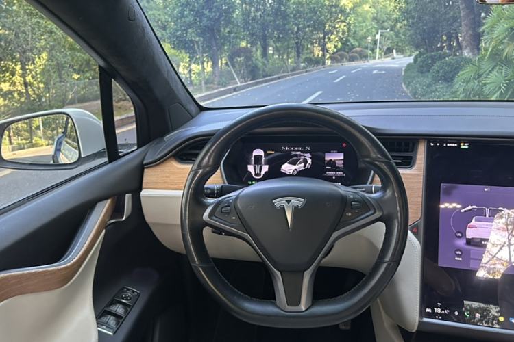 Used Tesla Model X 2019 Long-Range Version Steering Wheel