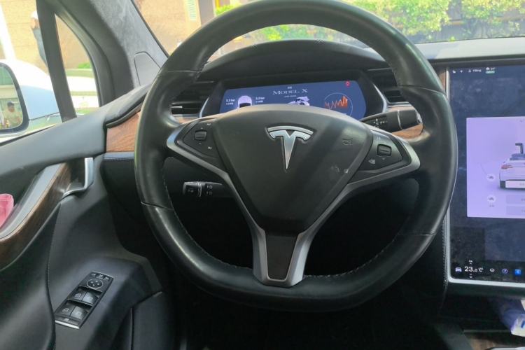 Used Tesla Model X 2019 Long-Range Version Steering Wheel