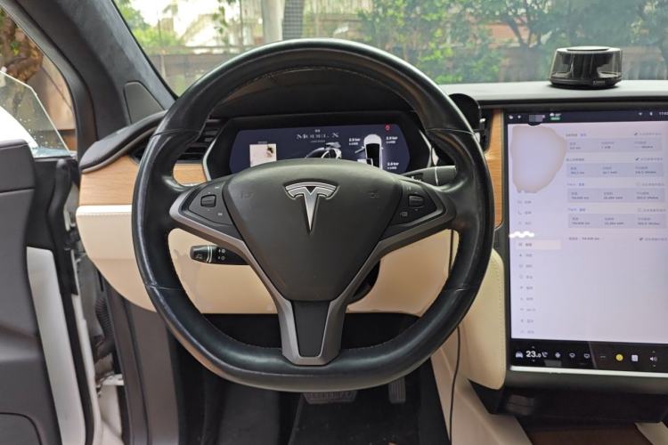 Used Tesla Model X 2019 Long-Range Version Steering Wheel