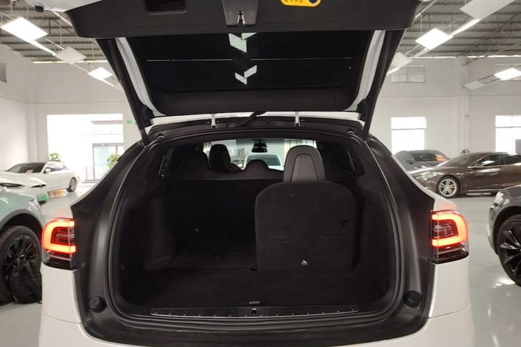 Used Tesla Model X 2019 Long-Range Version Trunk