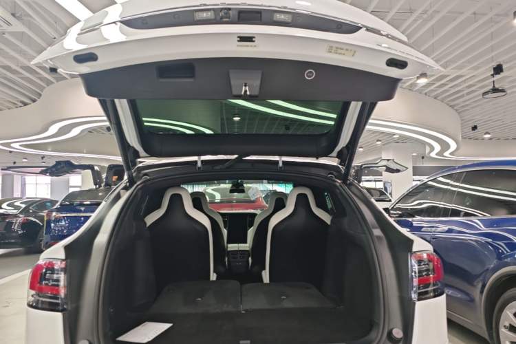 Used Tesla Model X 2019 Long-Range Version Trunk